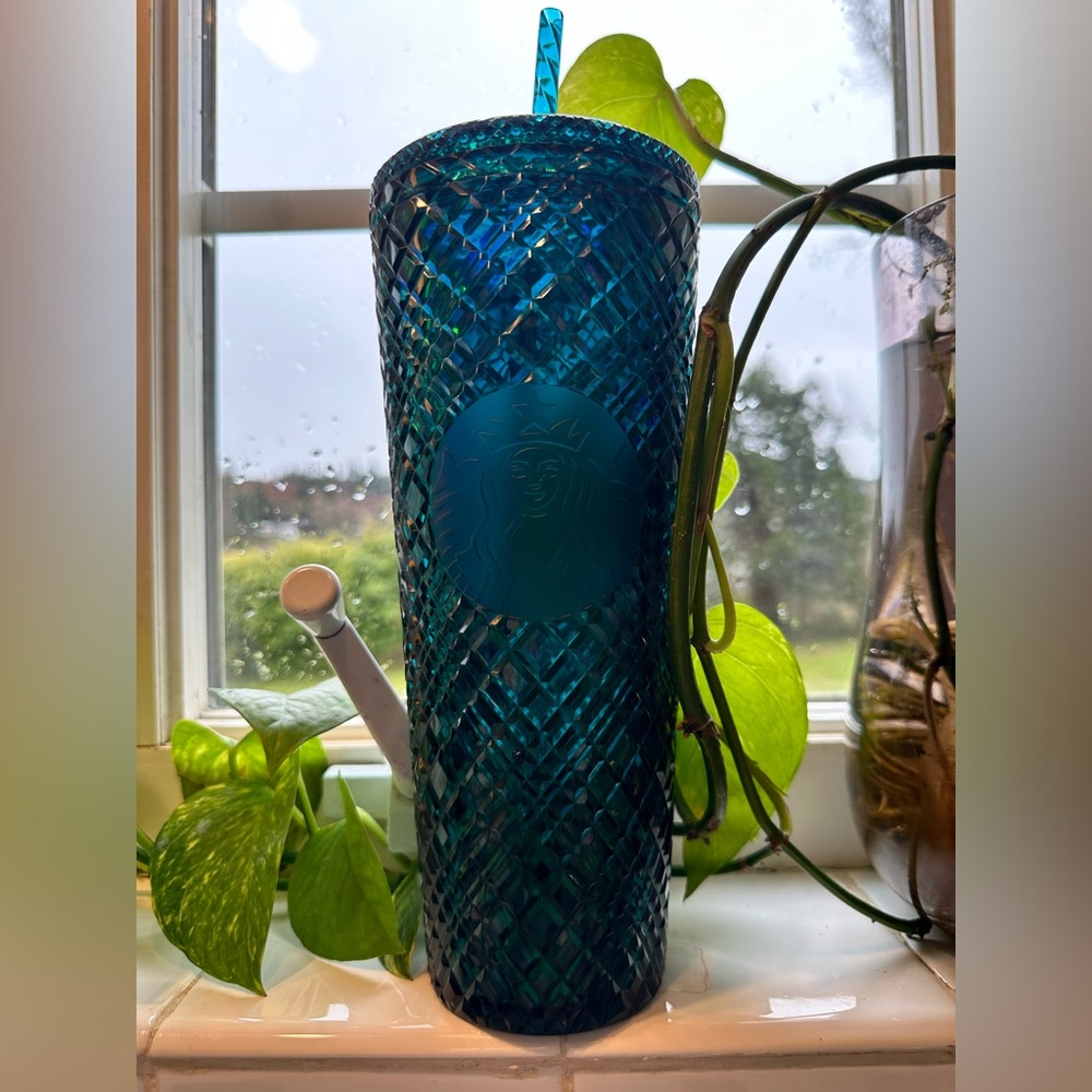 Starbucks holiday 2021 Emerald jeweled cold cup